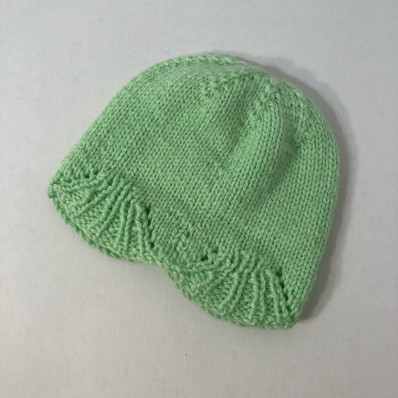 Handmade green baby booties and hat 👶 - Picture 7 of 7